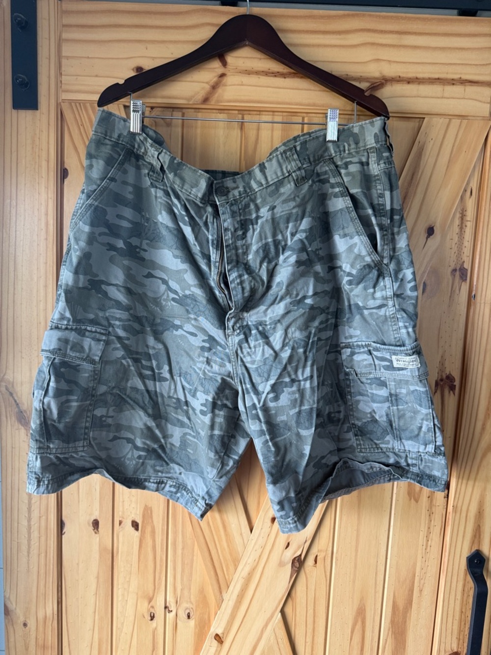 Wrangler Men's Camo Cargo Shorts - Olive Gray